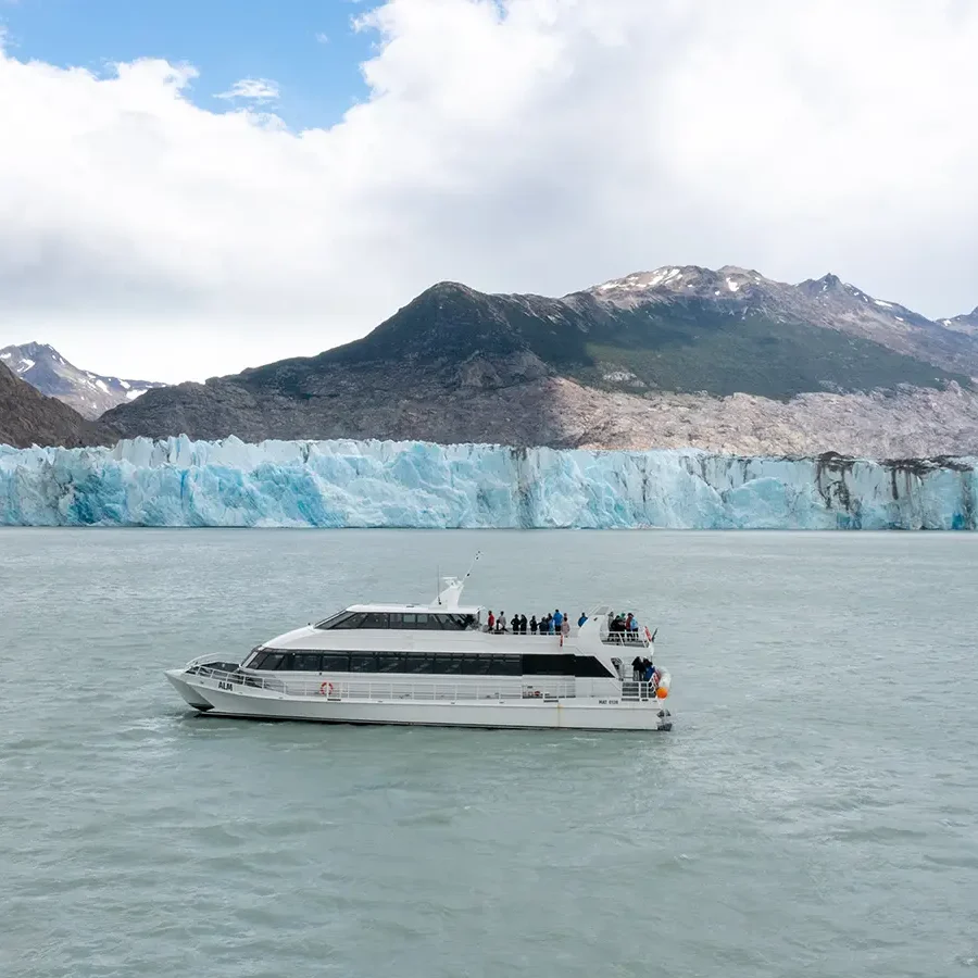 Aventura Viedma — navegación al Glaciar Viedma