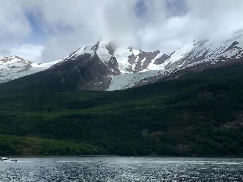 Lago del Desierto con el Glaciar Vespignani, al norte de El Chaltén