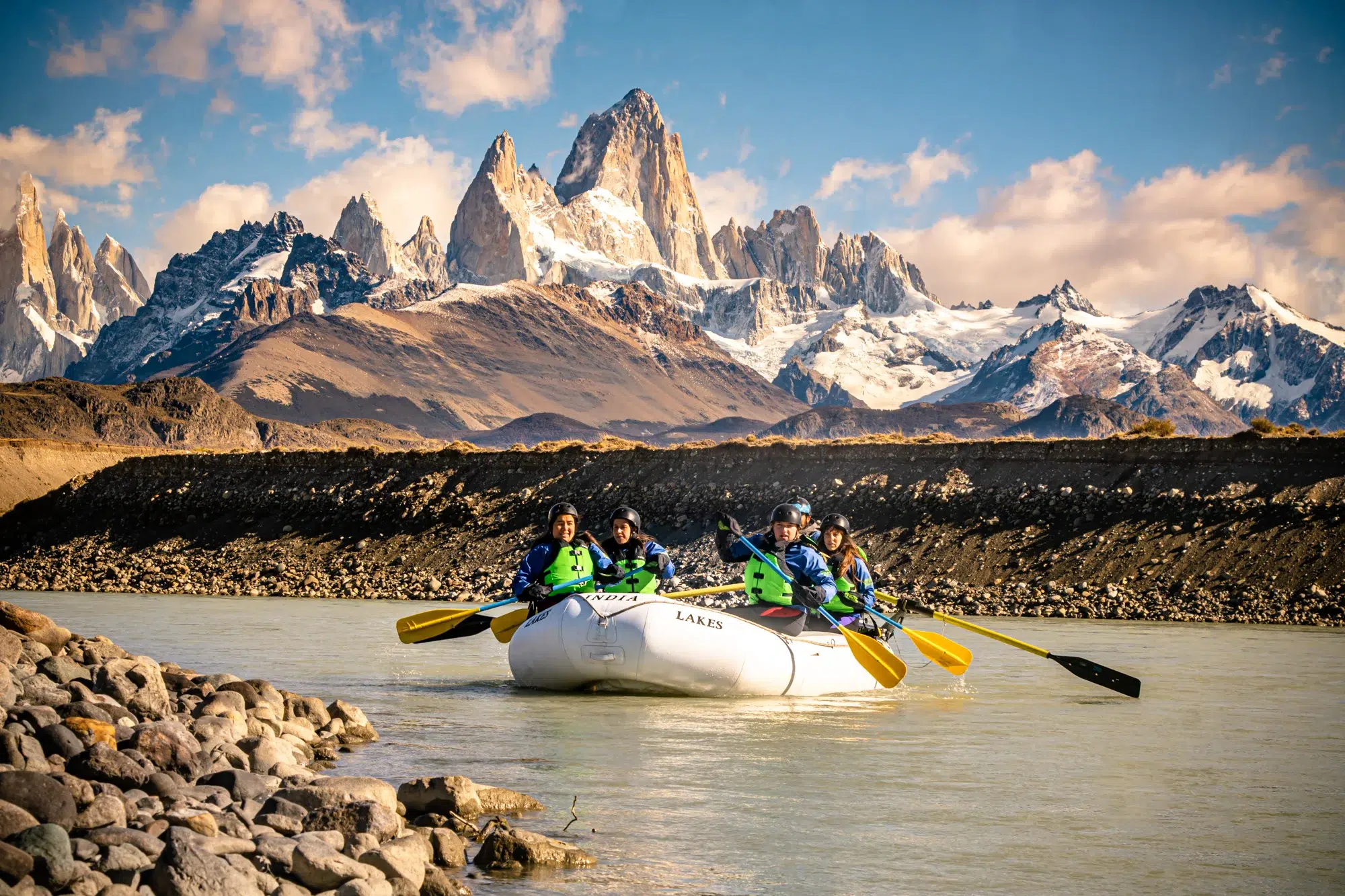 Rafting con rápidos clase III en el Río de las Vueltas