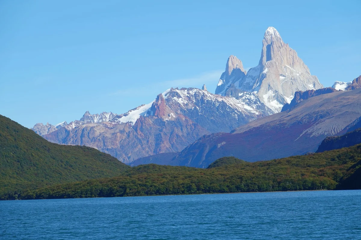 Navegación por el Lago del Desierto hacia el Glaciar Vespignani