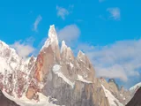 Las agujas del Cerro Torre sobre el Glaciar Grande, vistas desde Laguna Torre